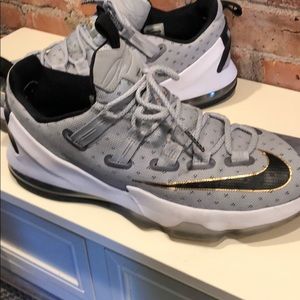 Lebron 13 low cool Grey men’s 14
